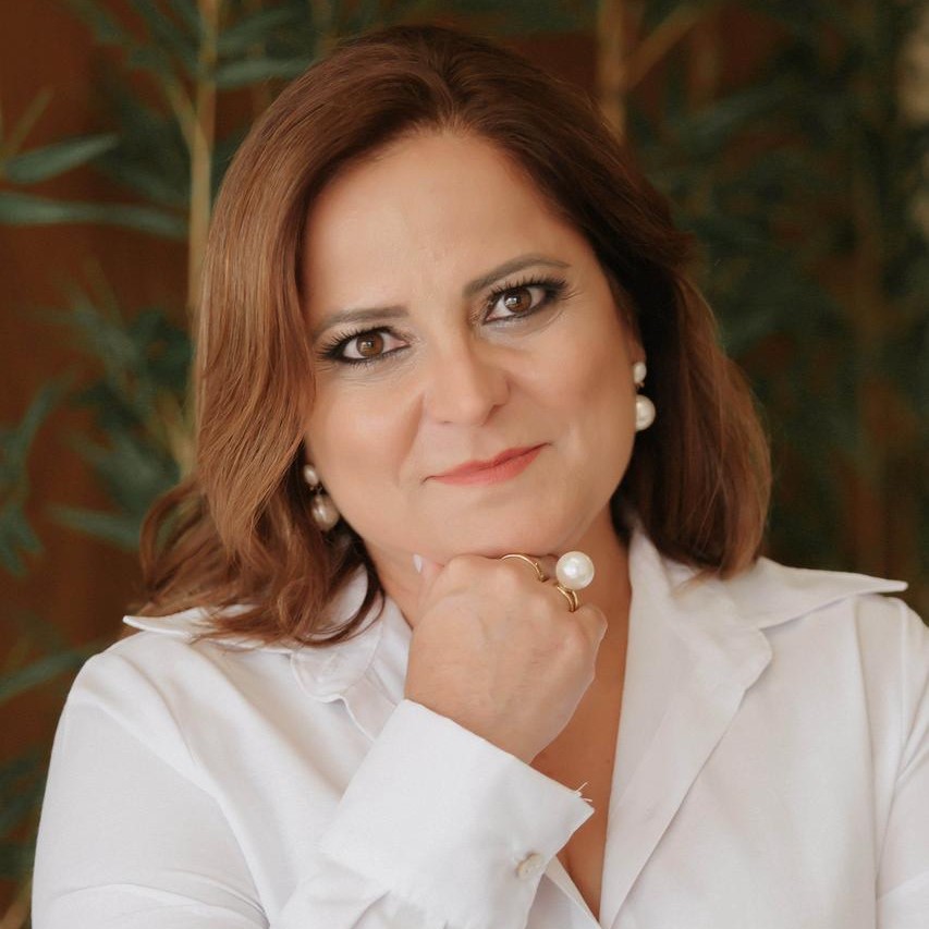 Luciana Gusm&atilde;o 