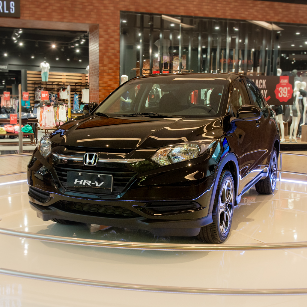 Carro sorteado no Shopping Boulevard Londrina vai para uma aposentada