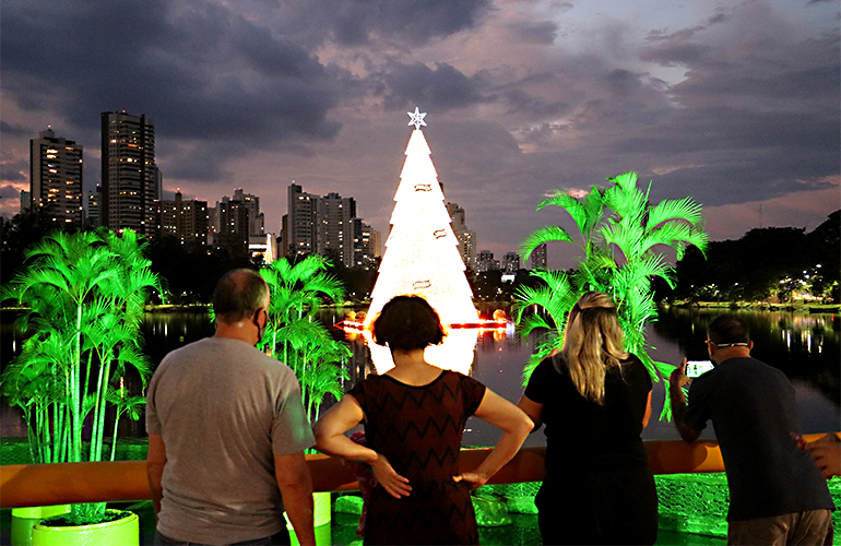 Decoração de Natal na Saul Elkind é atração principal na Zona Norte