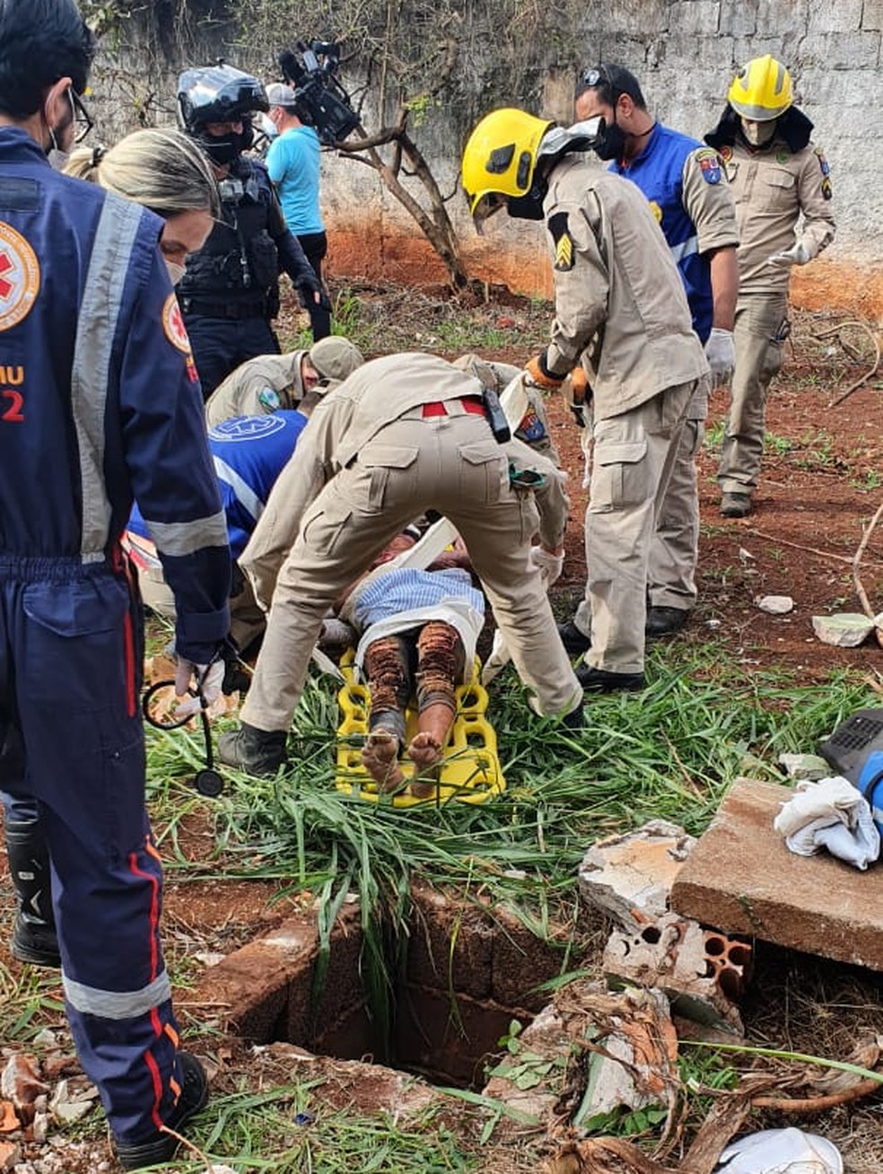 Mulher espancada e deixada para morrer em buraco é acusada de assassinato em Londrina - CBN Londrina